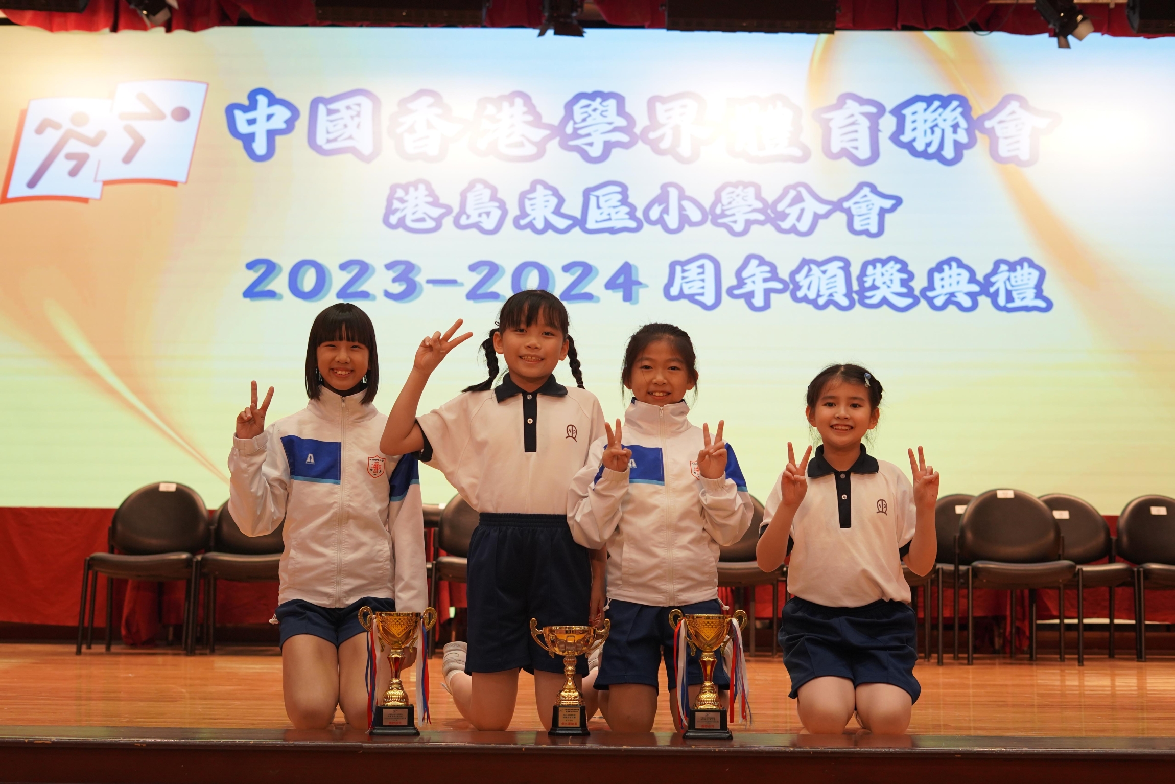 本頁圖片/檔案 - 羽毛球隊1