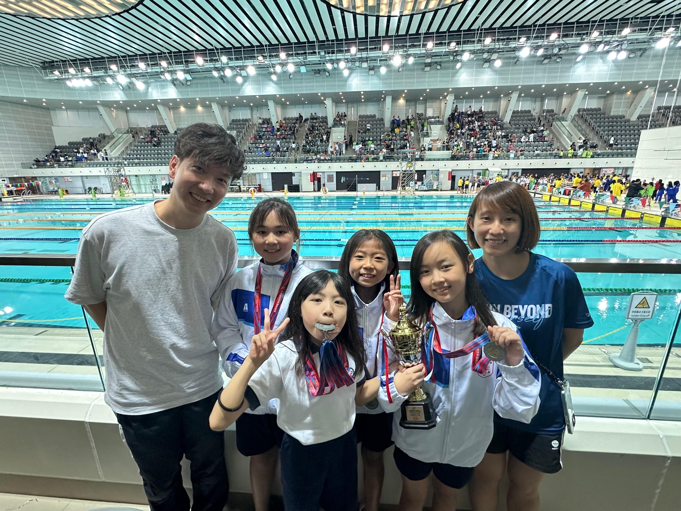 本頁圖片/檔案 - 游泳隊1